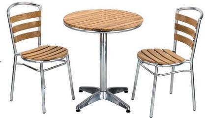 戶外生活新選擇 解析鋁木桌與仿木庭院桌的工藝與市場前景